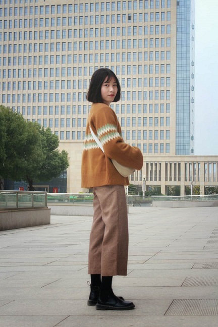 1闽侯县美术中等职业学校（属福州高新区）2016级工艺美术品设计与制作（1）班方灵同学生活照2018.4.jpg